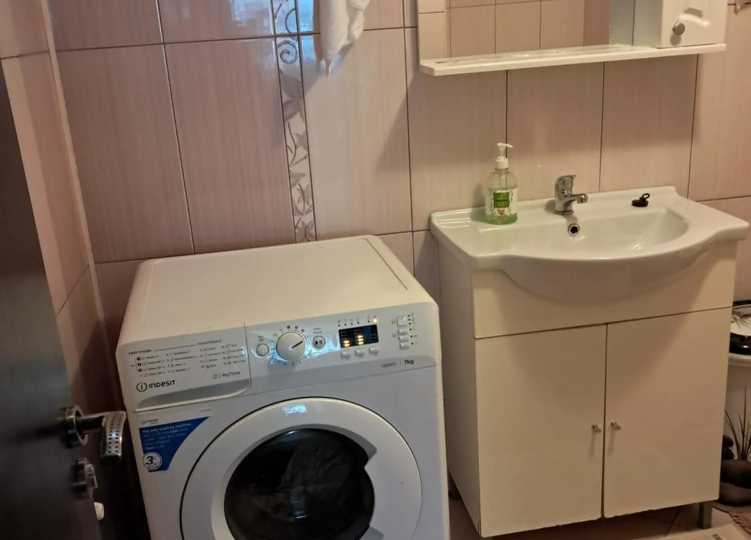 Casuta Galbena Apartman Bukarest 0*,